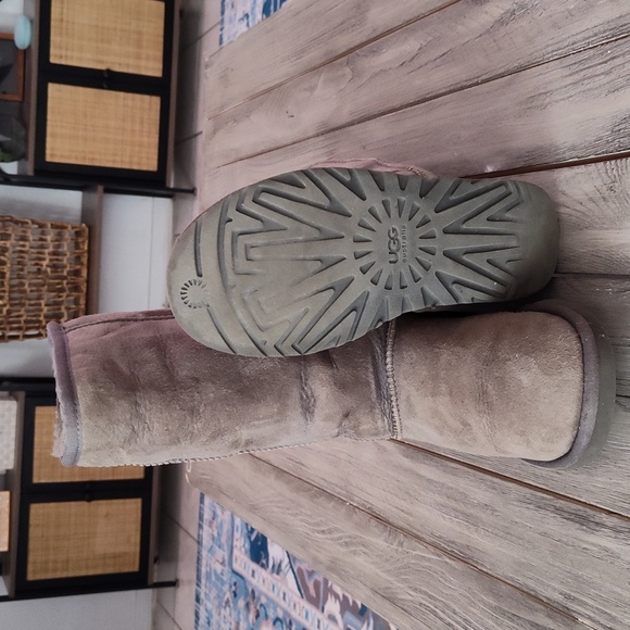 UGG SUEDE TALL BOOTS IN GREY 🩶 SIZE WOMANS 6 🩶 - Picture 12 of 12